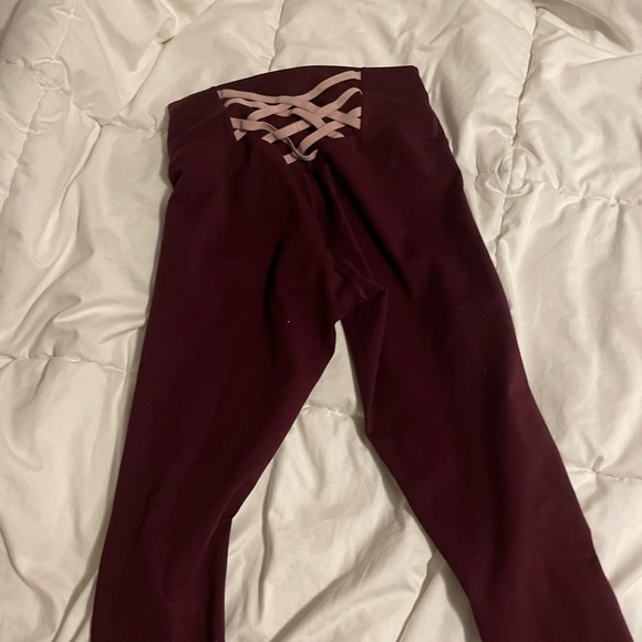 Maroon fabletics leggings - Picture 2 of 2